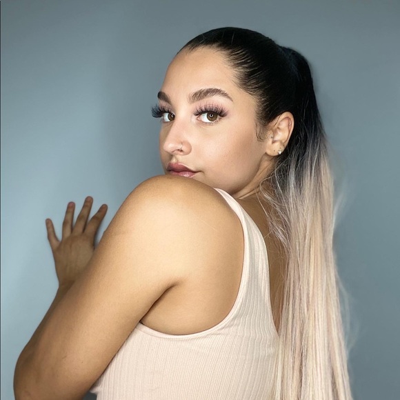 Meet your Posher, Tori - Picture 1 of 1